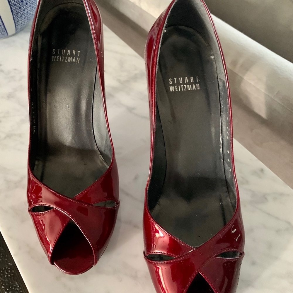Stuart Weitzman 8.5M ruby red patent pumps